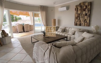 Фантастическая вилла с панорамным видом на море..